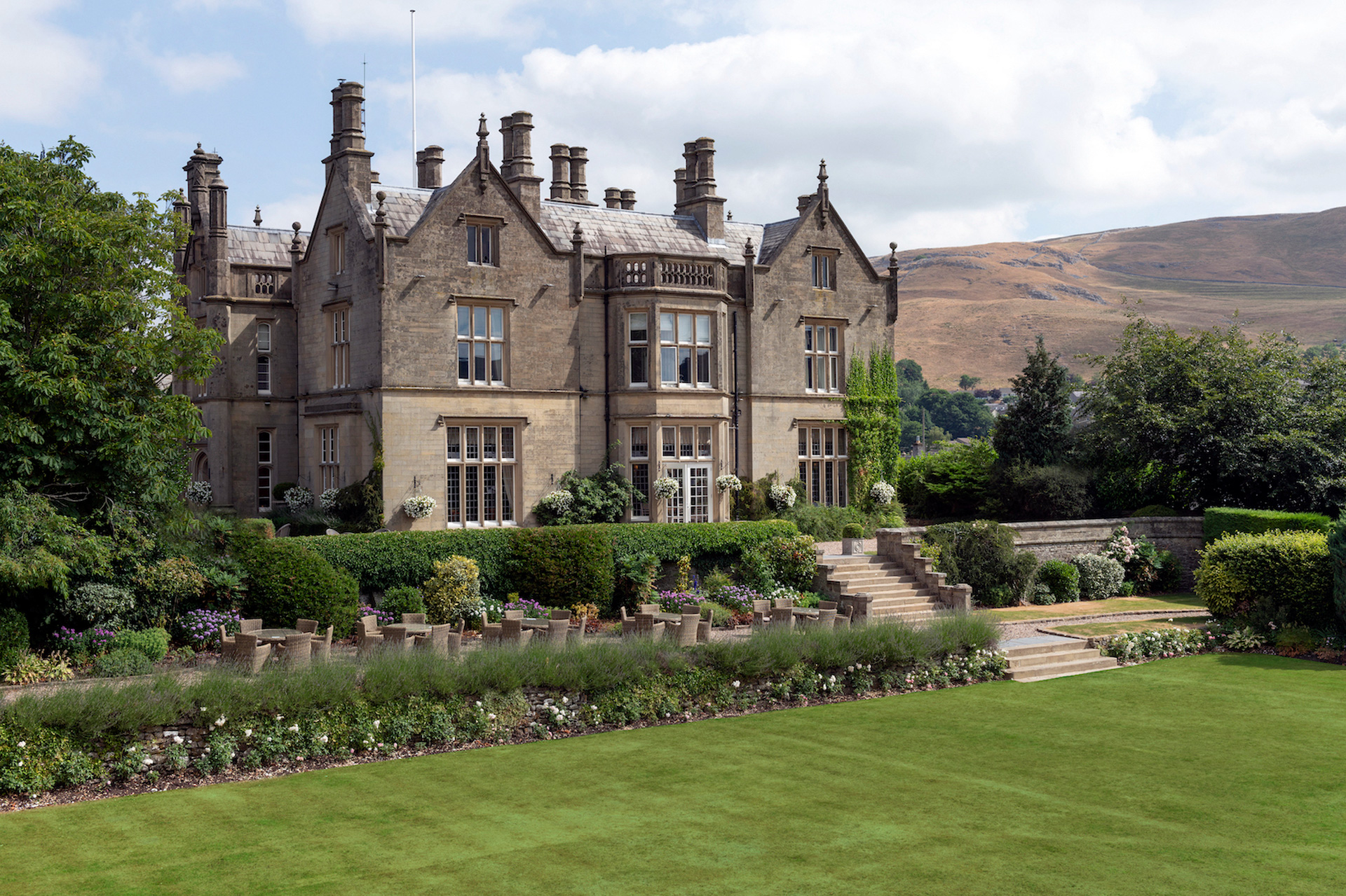 Falcon Manor
